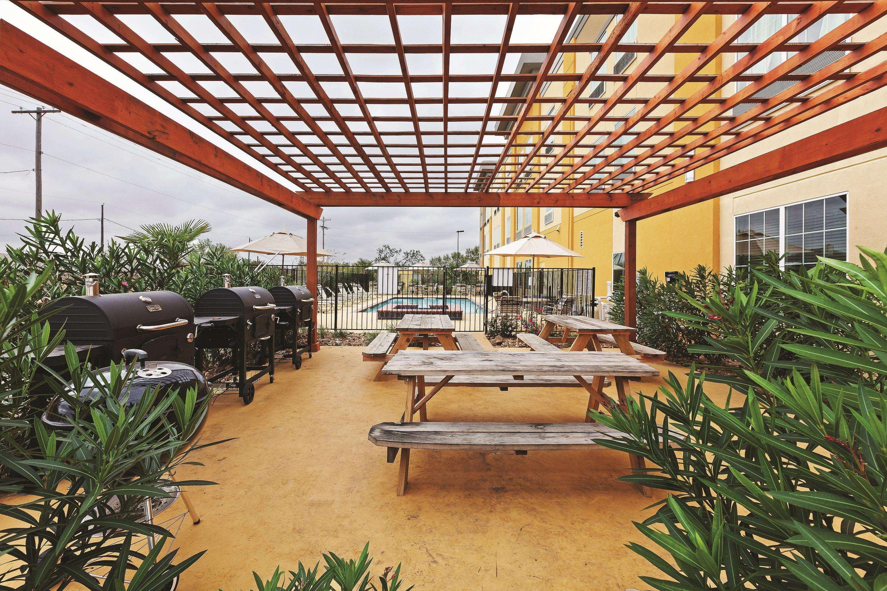 La Quinta By Wyndham Jourdanton - Pleasanton Hotel Exterior photo